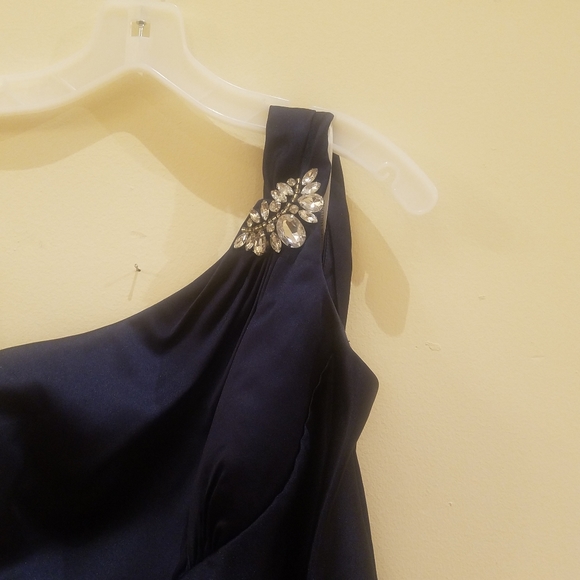 Gown - Picture 3 of 3